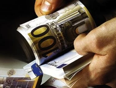 ΟΟΣΑ: Ανακάμπτει η ελληνική οικονομία - Παραμένει η φοροδιαφυγή